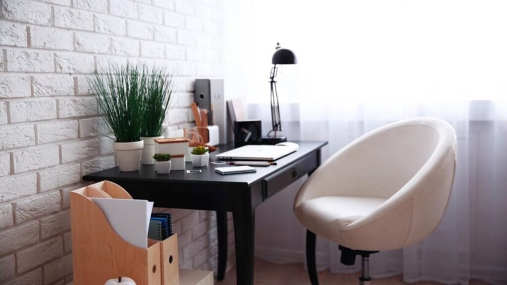 The Best Home Office: Choose a Spacious Desk