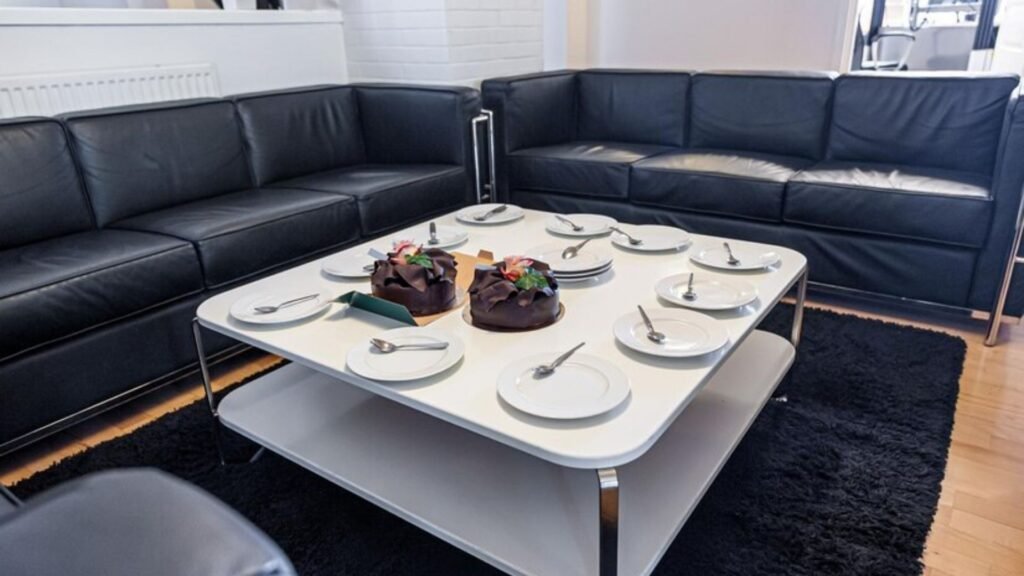 Banquettes Are the Perfect: The Pros and Cons