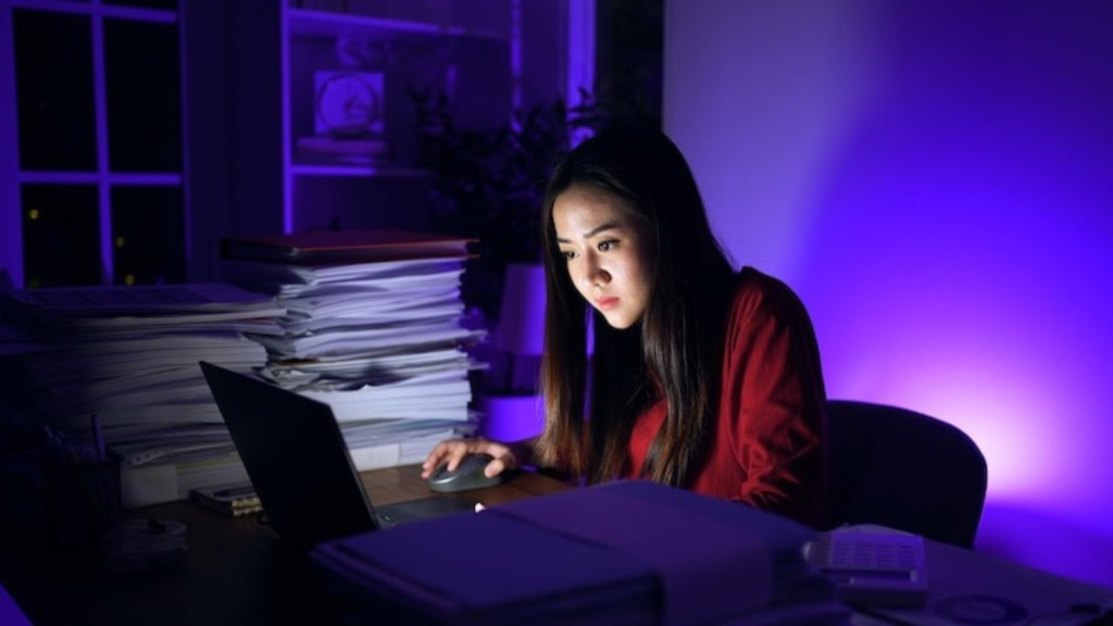 Altered drowsiness: the blame is on the light