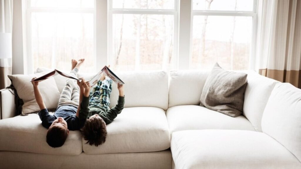 Increase storage space in the children's corner in the living room
