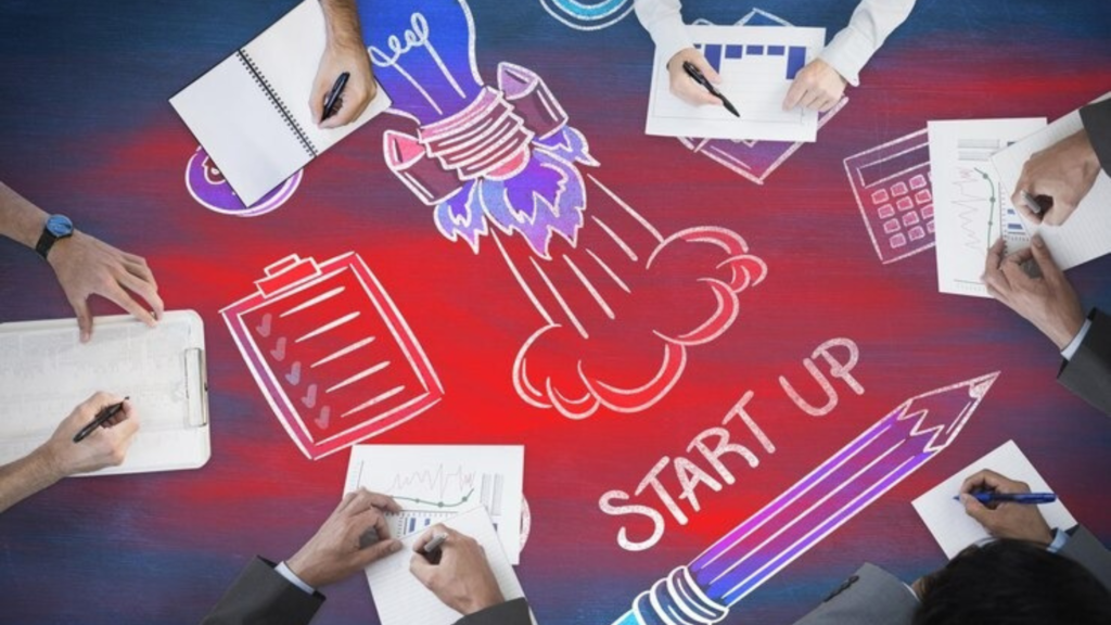 What do startup accelerators offer businesses? 