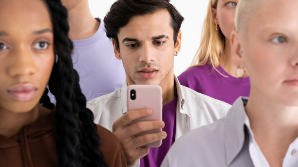 How do social networks manage to distract our attention?